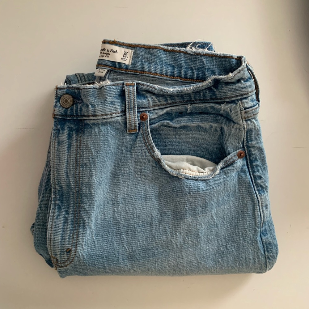 Abercrombie & Fitch The 90’s Straight Ultra High Rise Jeans